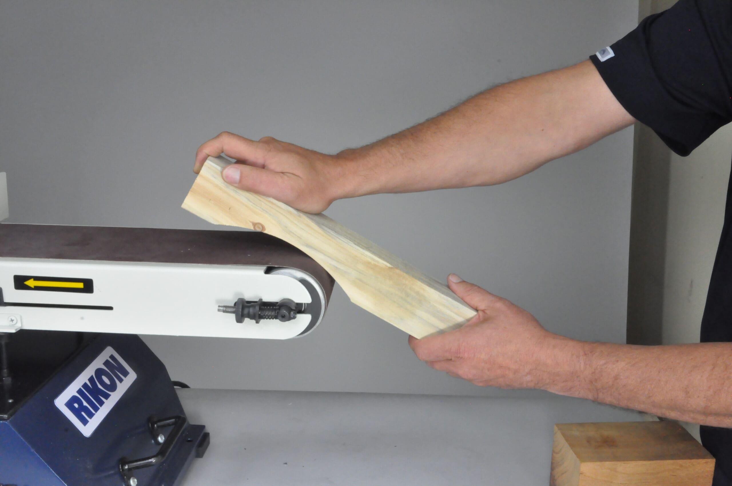 Rikon Model 50-122: 6″ x 48″ Belt/ 10″ Disc Sander - Image 6
