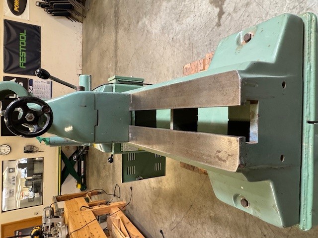 Used General Model 260 12" VS wood lathe with 4" headstock & tailstock risers 1 hp - 230 volt - Image 6