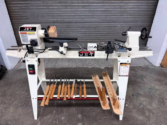 Used Jet JWL-1236 12" x 36" wood lathe with stand and misc turning tools & chucks - Image 4