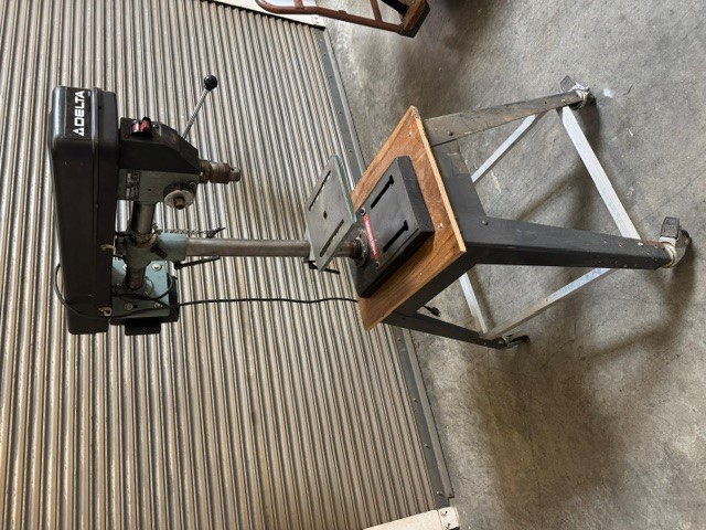 Used Delta 11-990 radial drill press 1/3 hp with Delta stand and link belt - Image 2