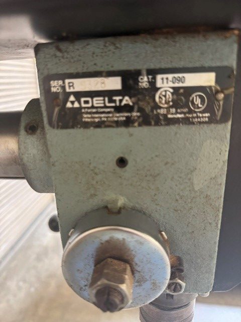 Used Delta 11-990 radial drill press 1/3 hp with Delta stand and link belt - Image 3