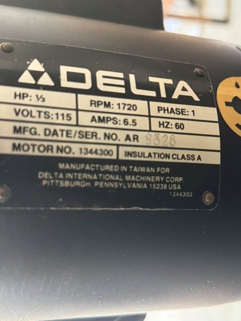 Used Delta 11-990 radial drill press 1/3 hp with Delta stand and link belt - Image 4
