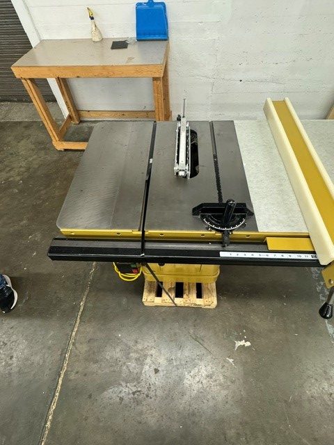 Used Powermatic Model #66 10" tablesaw with 40" Accu-fence system 3 hp - 230 volt - single phase - Image 6