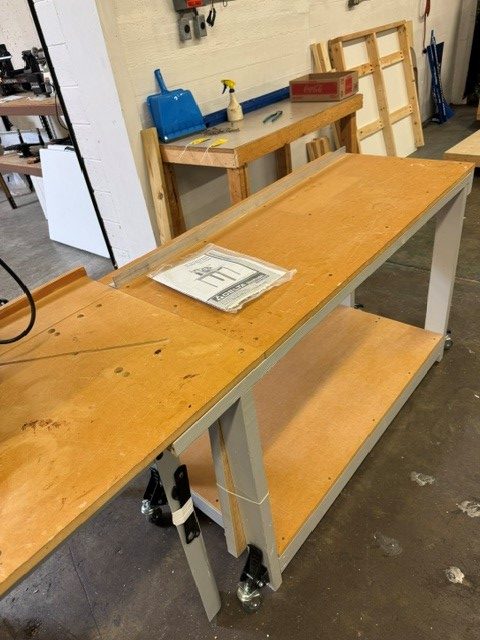 Used Delta RS830 10" radial arm saw with left & right side extension tables - Image 4
