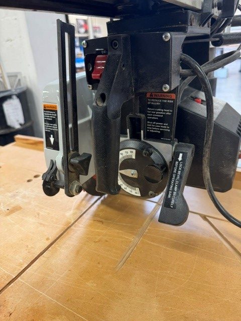 Used Delta RS830 10" radial arm saw with left & right side extension tables - Image 6