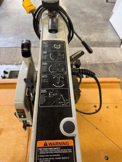 Used Delta RS830 10" radial arm saw with left & right side extension tables - Image 9