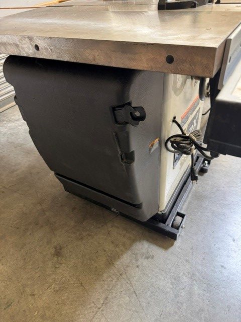 Used Delta #36-L31 10" Unisaw 3 hp - 230 volt with 50" Biesemeyer fence and mobile base - Image 9