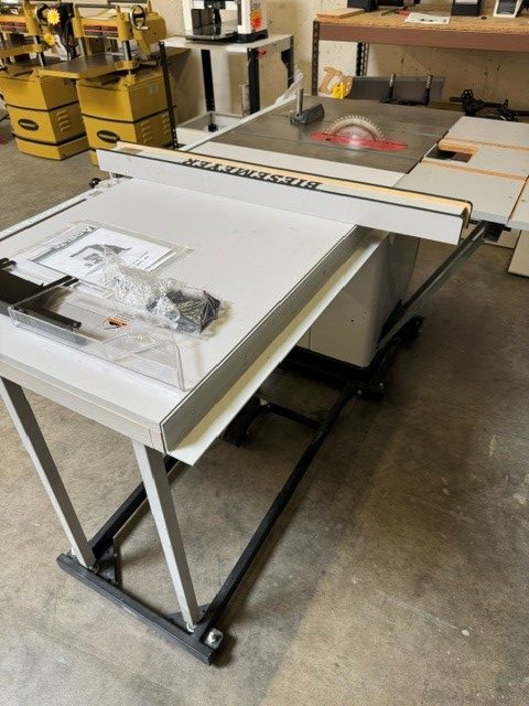 Used Delta #36-L31 10" Unisaw 3 hp - 230 volt with 50" Biesemeyer fence and mobile base - Image 12