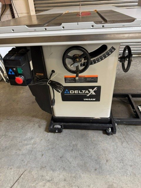 Used Delta #36-L31 10" Unisaw 3 hp - 230 volt with 50" Biesemeyer fence and mobile base - Image 2