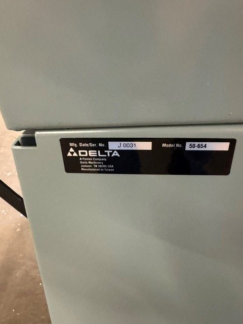 Used Delta DC-380 15" planer 3hp - 230 volt with folding tables and mobile base - straight knife cutterhead - Image 4