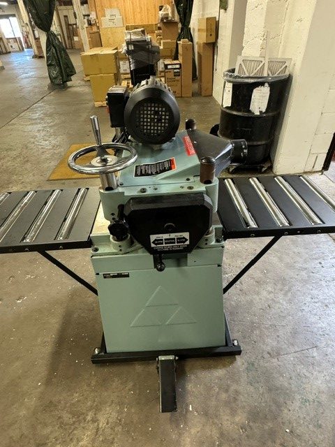Used Delta DC-380 15" planer 3hp - 230 volt with folding tables and mobile base - straight knife cutterhead - Image 5