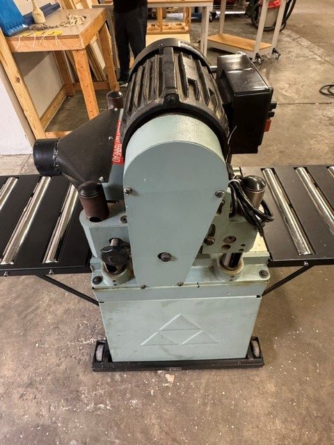 Used Delta DC-380 15" planer 3hp - 230 volt with folding tables and mobile base - straight knife cutterhead - Image 7