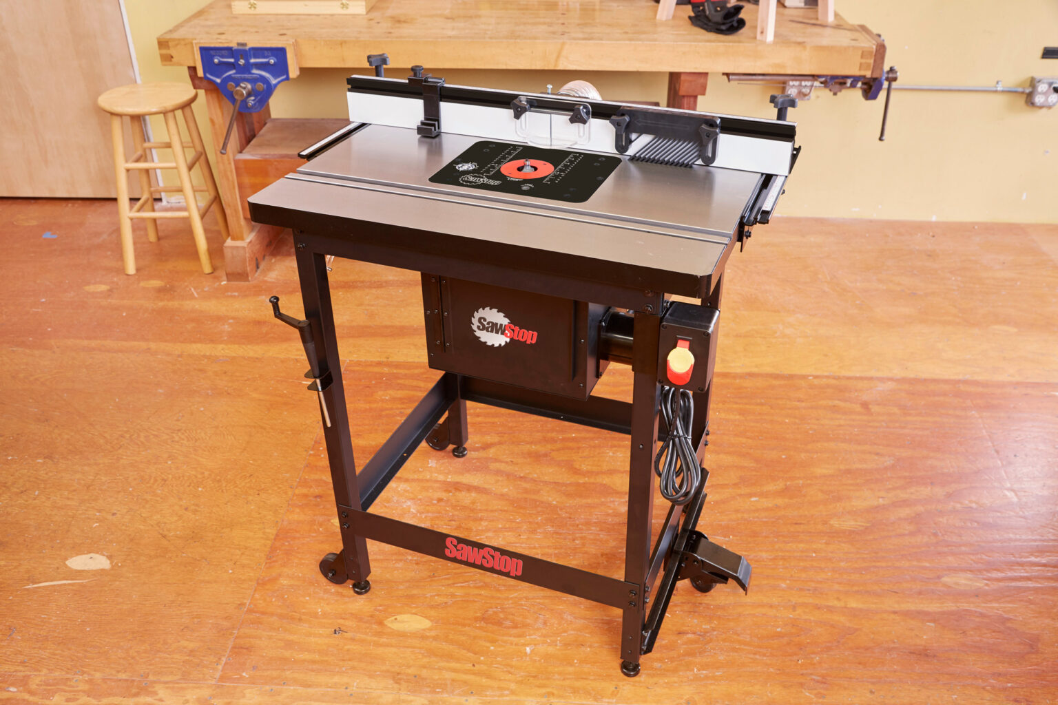 SawStop Standalone Cast Iron Router Table (RTF32, RTSTF, RTC32) Edward B. Mueller Co., Inc.