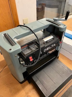 Used Delta 22-540 Benchtop Planer W Tray Type Tables And Hss Knives 