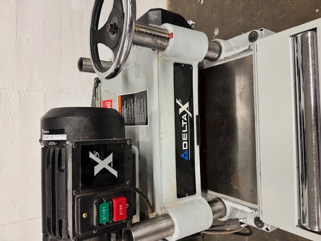 Used Delta X5 3hp 15" planer with straight knife cutterhead, stand with folding tables and mobile base - Image 2