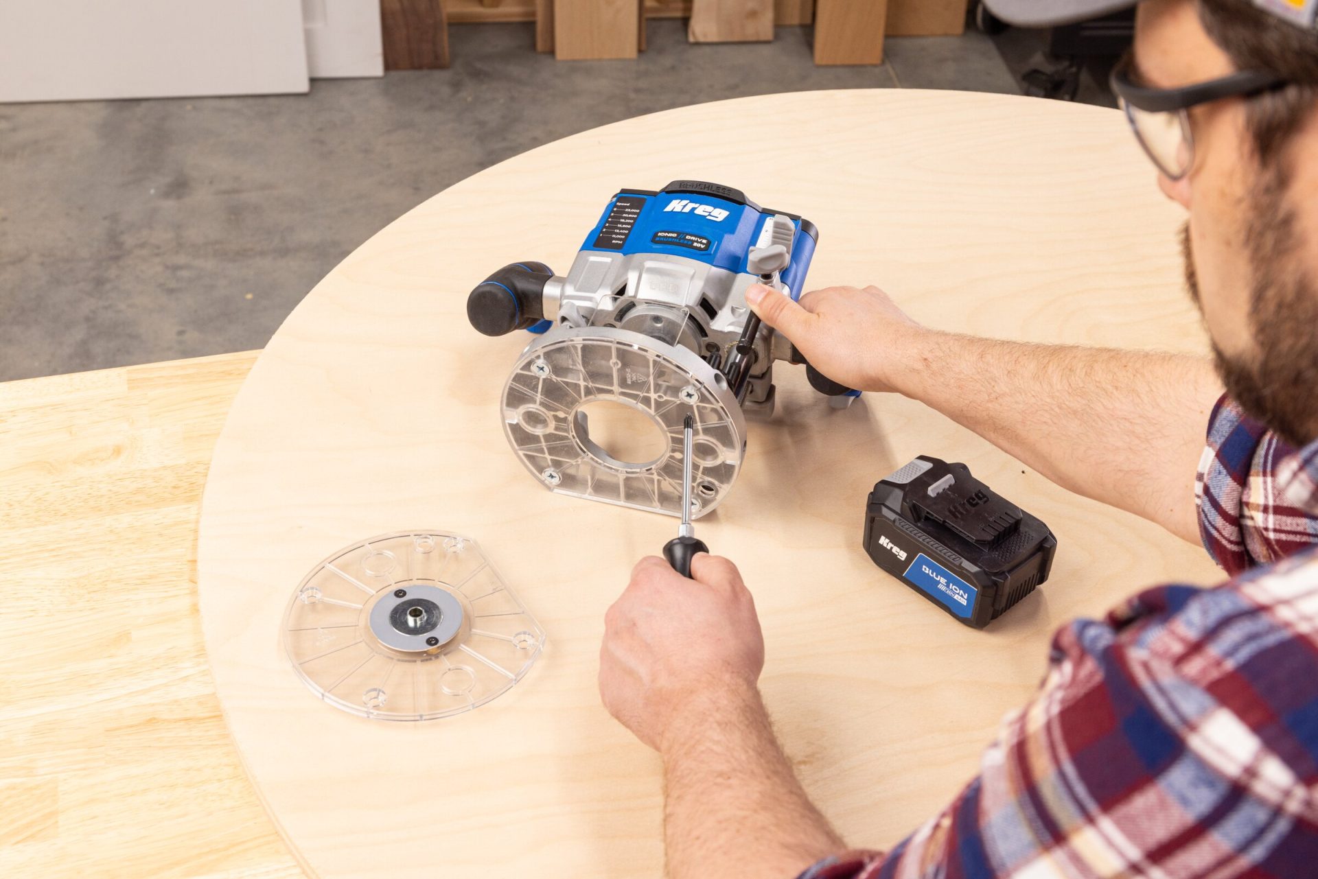 KREG® 20V IONIC DRIVE™ 2-1/4 HP PLUNGE ROUTER - Image 9
