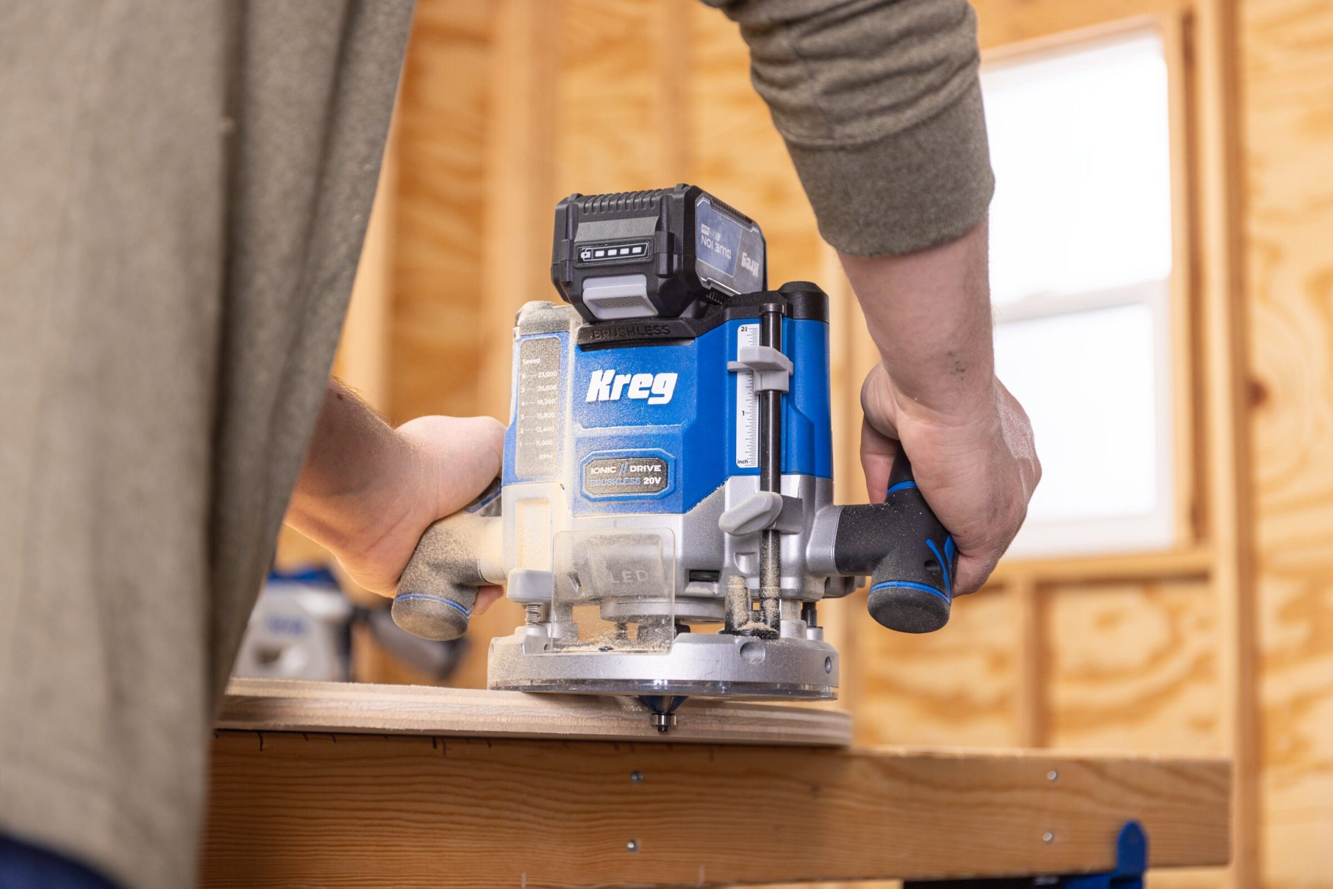 KREG® 20V IONIC DRIVE™ 2-1/4 HP PLUNGE ROUTER - Image 17