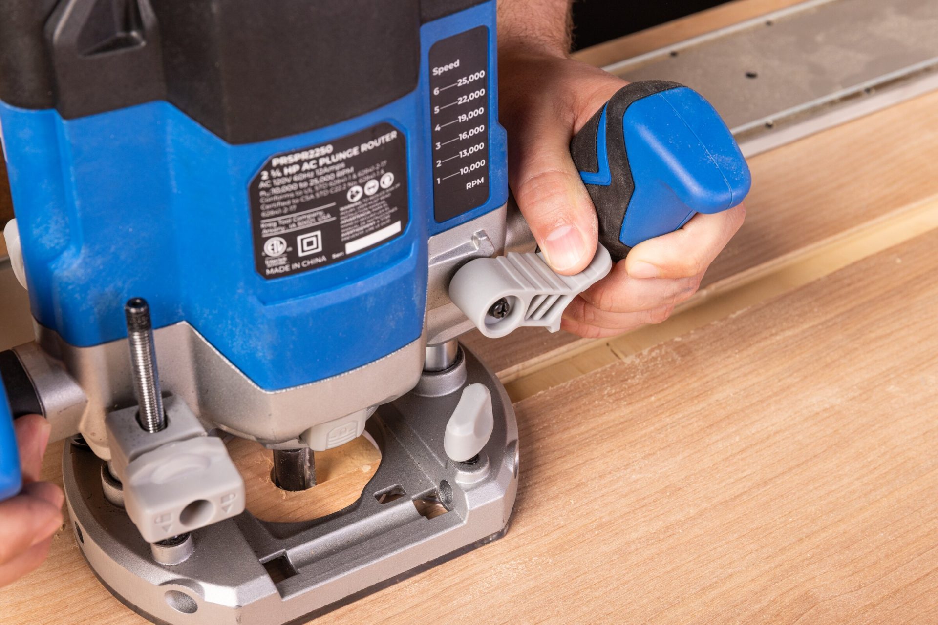 KREG® 2-1/4 HP PLUNGE ROUTER - Image 5