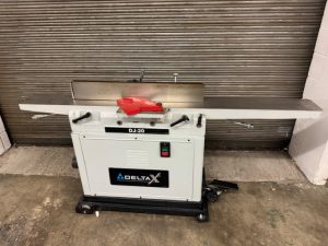 Used Delta DJ-20 8" jointer with mobile base - straight knife cutterhead