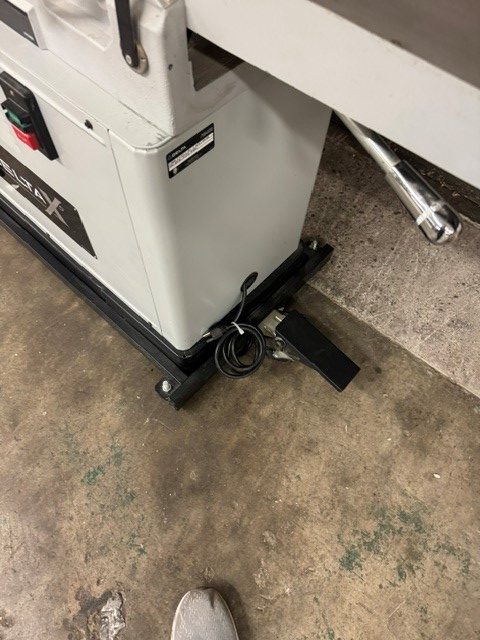 Used Delta DJ-20 8" jointer with mobile base - straight knife cutterhead - Image 4