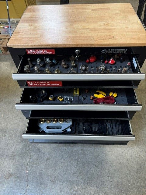Jessem router table package w/3 hp router motor and rolling 4-drawer cabinet with bits & accessories - Image 9